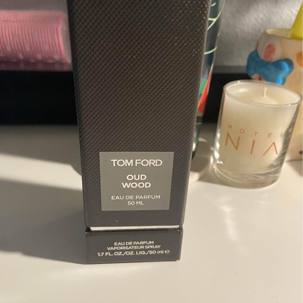 Tom Ford Oud Wood Eau de Parfum in Black and Gray